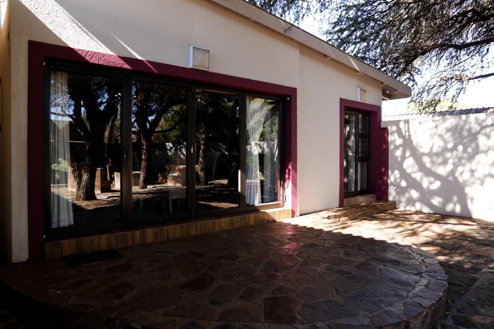 The Hedge Guesthouse Куруман Екстериор снимка