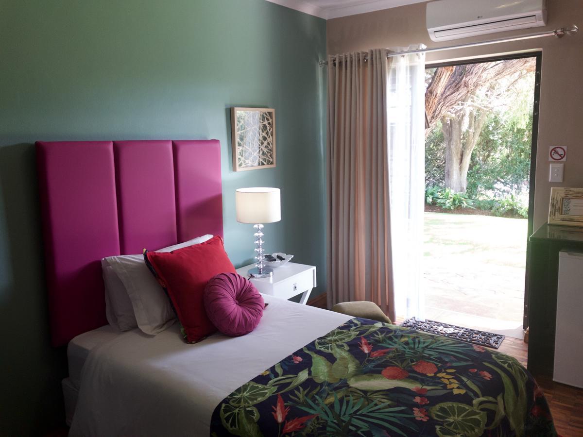The Hedge Guesthouse Куруман Екстериор снимка