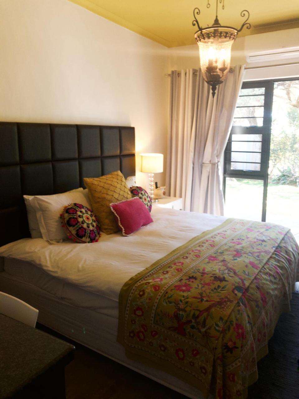 The Hedge Guesthouse Куруман Екстериор снимка