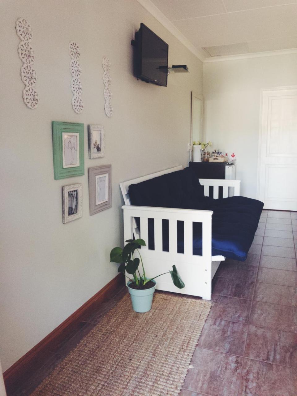 The Hedge Guesthouse Куруман Екстериор снимка