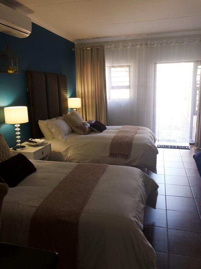 The Hedge Guesthouse Куруман Екстериор снимка